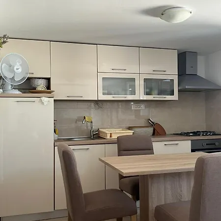 Kucica Uz Apartment Murter