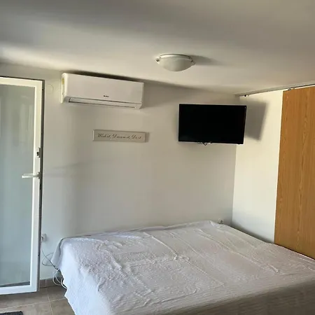 Kucica Uz Apartment Murter