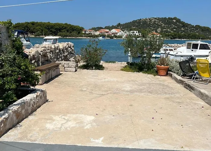 公寓 Kucica Uz 穆泰尔岛